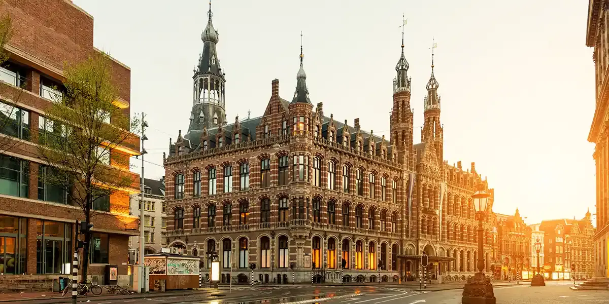 Discover Amsterdam: Canals, Cafes & Historic Streets