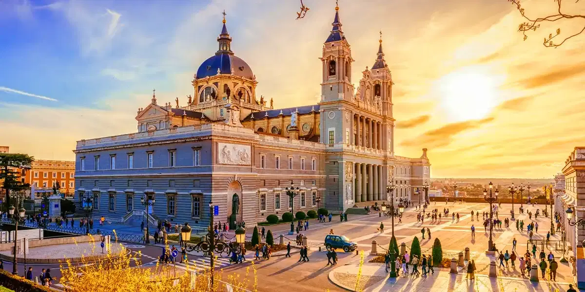 Deluxe Madrid Break: Culture & Charm