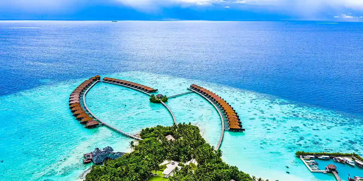 Maldives Magic : Waves, Ocean & Luxury Stay